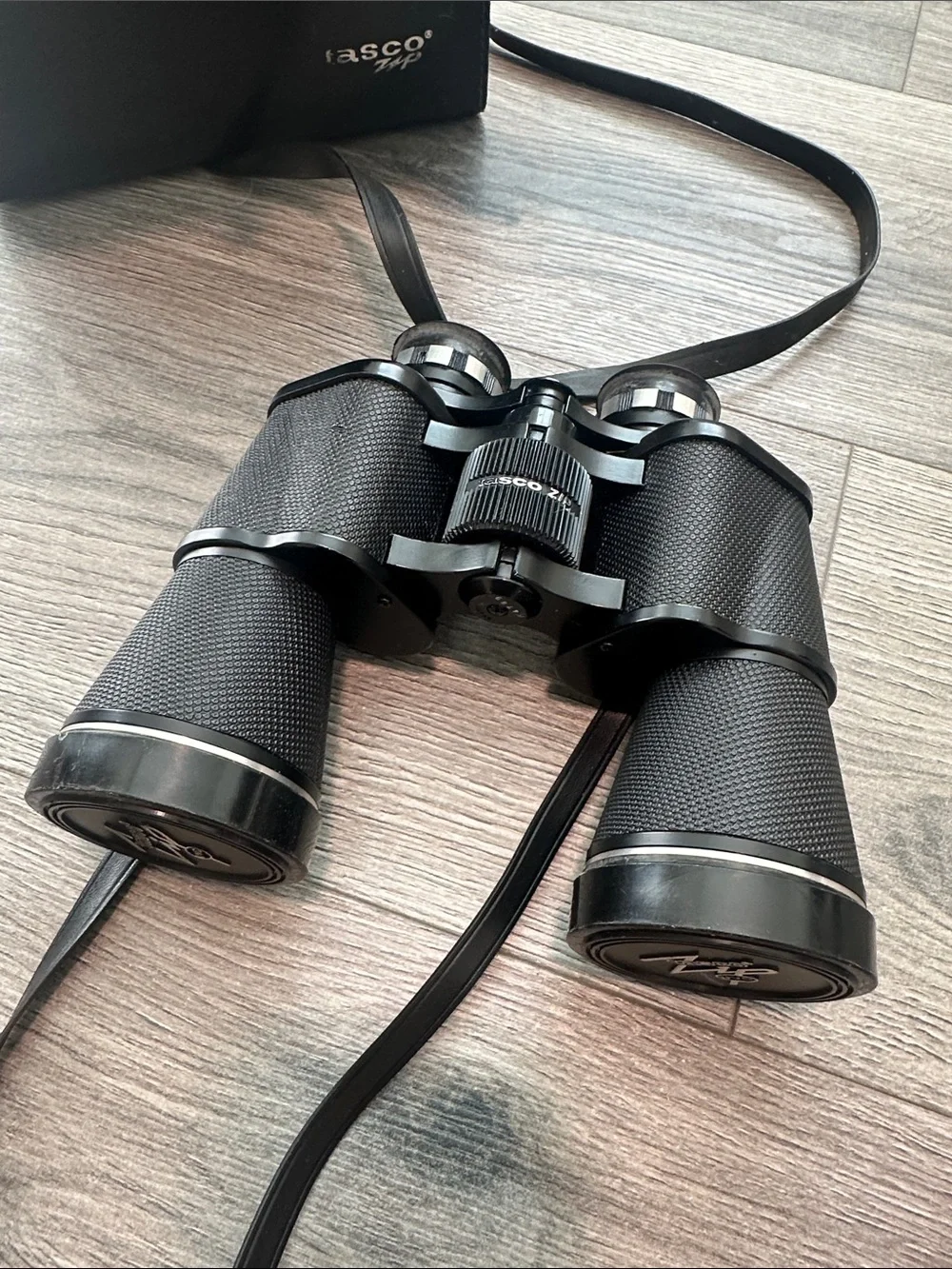 Tasco Zip 10x50 Wide Angle Binoculars with Original Case